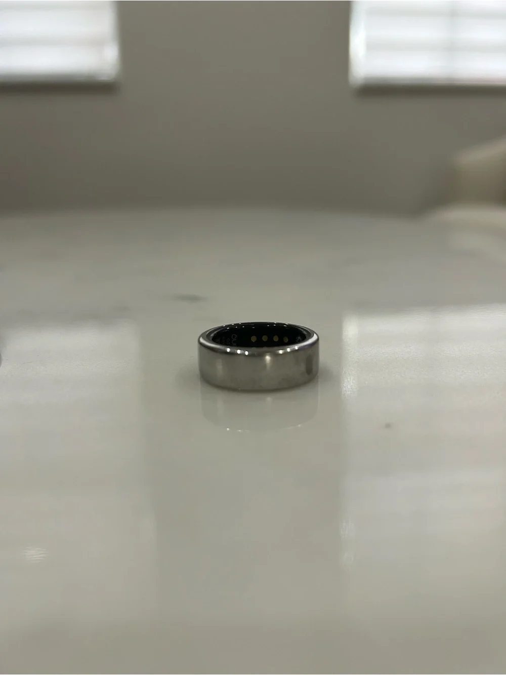 Oura Smart Ring in Polished Silver with Green and Red LEDs